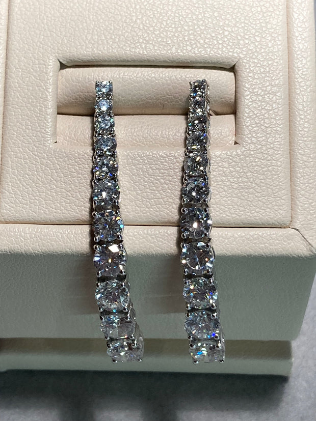 14KW Graduated diamond line earrings