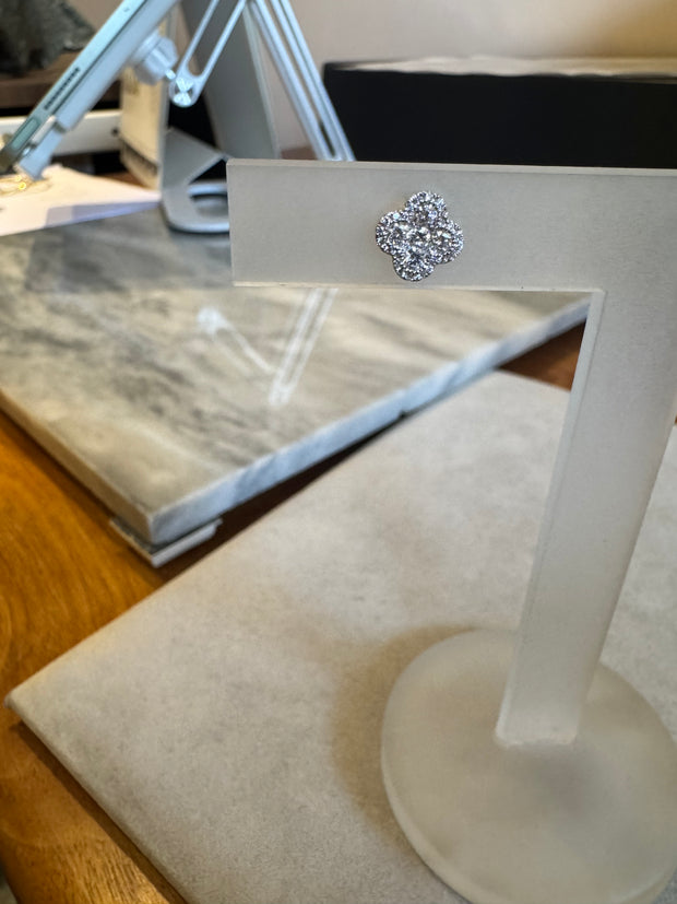 18KW Diamond Clover cluster posts