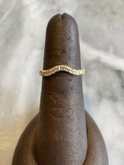 18KY curved diamond band, 0.20cts. G-H, VS, sz 5