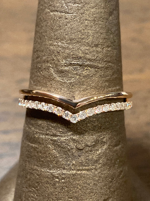 0.16cts. Diamond accent Double 'V' band, 14KR