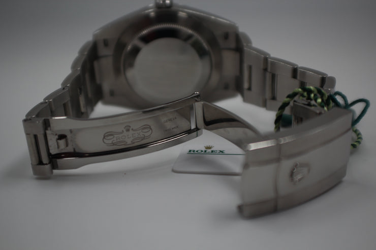 Rolex Datejust 2004 Smooth Bezel Stainless Steel 41mm Pre-Owned