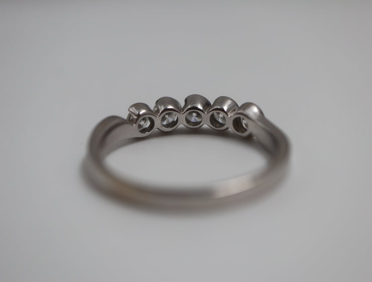 Diamond Scalloped Bezels Band .75CTW 14K