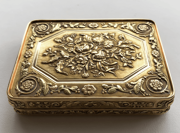 Mark Areias Jewelers Jewellery & Watches 1820s 18 Karat Tri-Color Russian Snuff Box