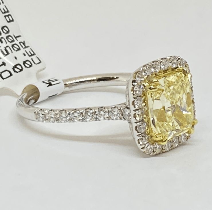 Mark Areias Jewelers Jewellery & Watches Cushion Light Fancy Yellow and Round Diamond Solitaire Ring 18 Karat 2.51 CT VS1