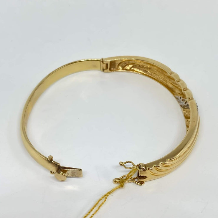 Mark Areias Jewelers Jewellery & Watches Estate Pave Oval Wave Bangle Bracelet Diamond .10ctw 14K Yellow Gold