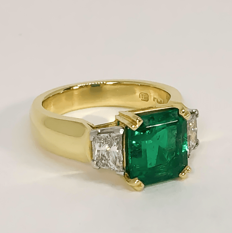 Mark Areias Jewelers Jewellery & Watches Handmade Custom Colombian Emerald and Diamond Ring 18 Karat Yellow Gold