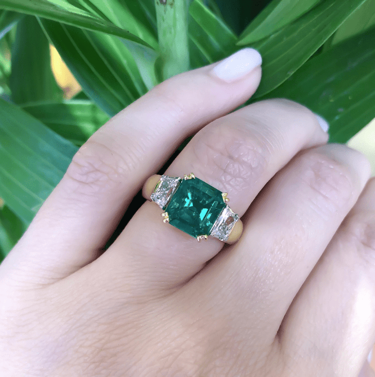 Mark Areias Jewelers Jewellery & Watches Handmade Custom Colombian Emerald and Diamond Ring 18 Karat Yellow Gold