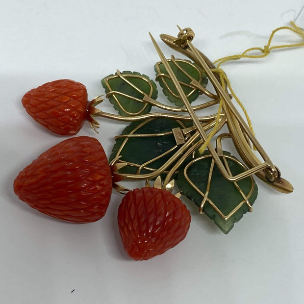 Mark Areias Jewelers Jewellery & Watches Lady's Strawberry Coral & Jade Leaf Brooch Pin 14K Yellow Gold 1950's
