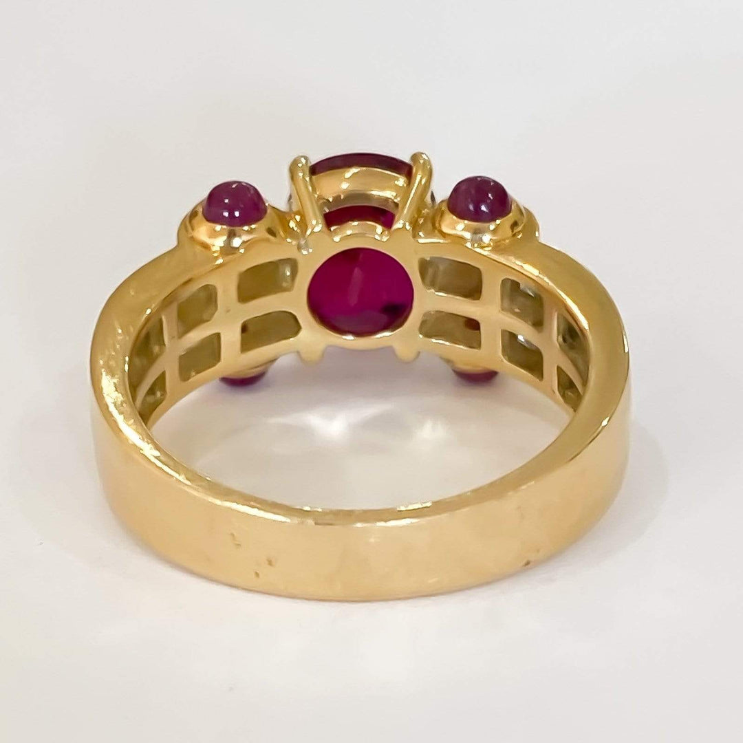 18KY 2.64CT Thai Ruby Oval & Cabochon Square Diamond
